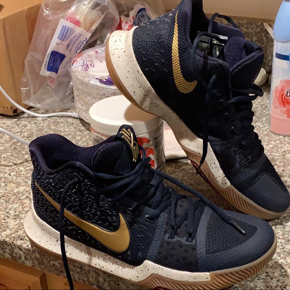 Kyrie 3 metallic gold